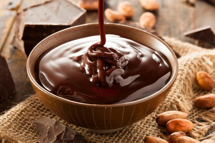 Ricetta Ganache al cioccolato fondente: ecco la ricetta perfetta per decorare i dolci