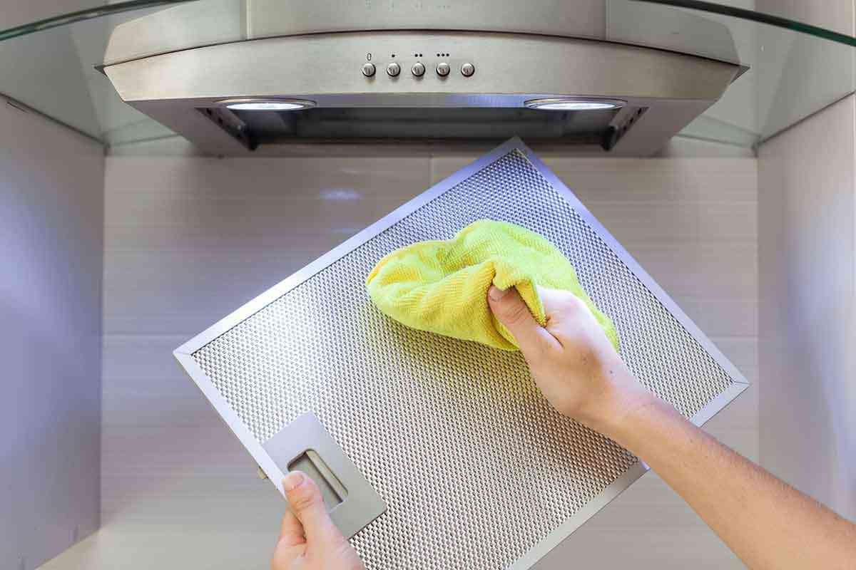 Ecco il metodo per pulire la cappa della tua cucina in modo impeccabile
