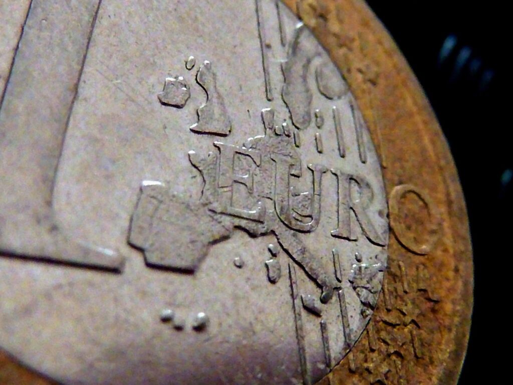 Le 2 Euro slovene del 2007 con errore nelle stelle: controlla le tue monete