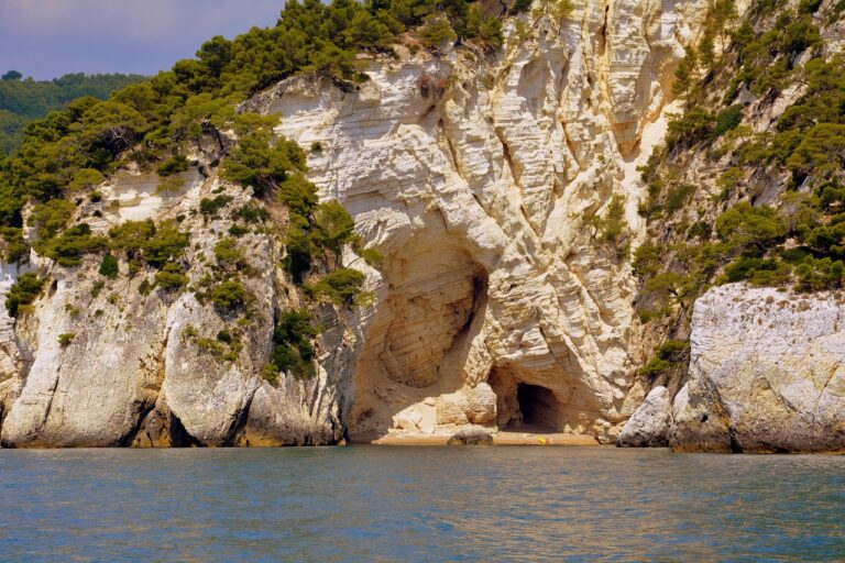 Baia delle Zagare: il triangolo di sabbia del Gargano raggiungibile a nuoto