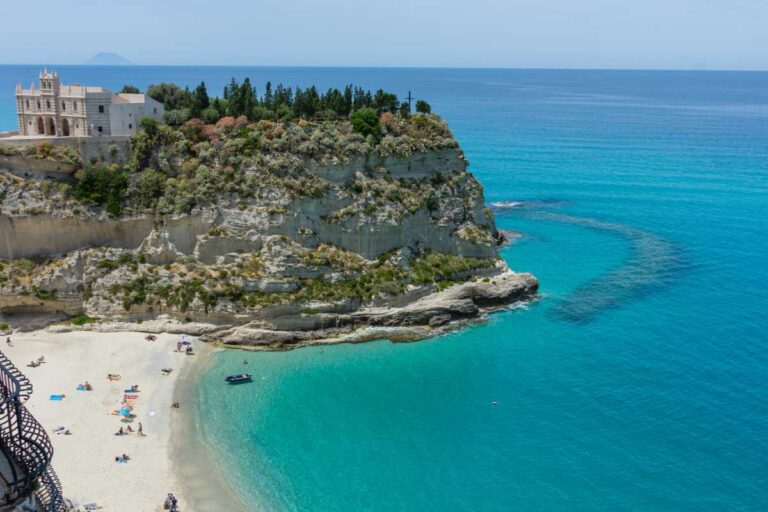Spiaggia delle Tre Sorelle in Calabria: il triplo arenile che pochi sanno raggiungere